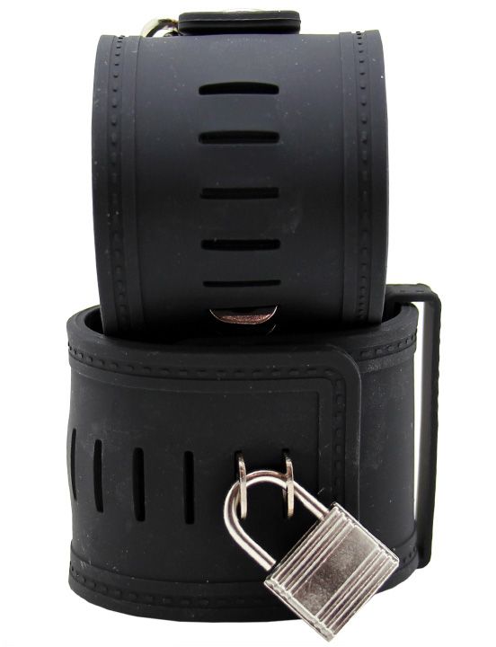 Черные силиконовые наручники с фиксацией на карабинах - силикон