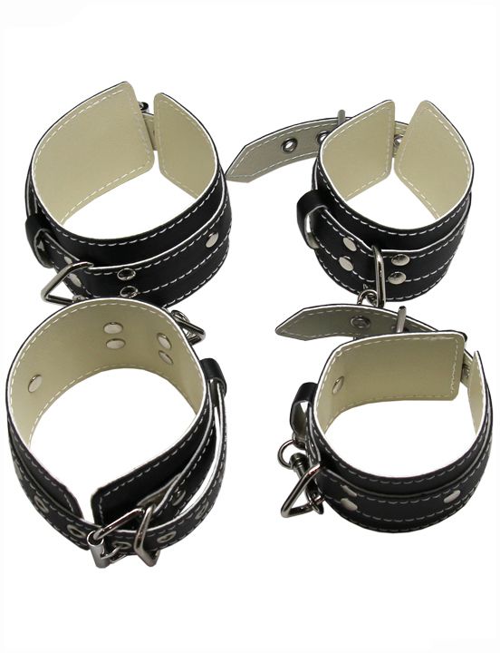 БДСМ-набор в черном цвете: наручники, поножи, ошейник с поводком, кляп - фото 5