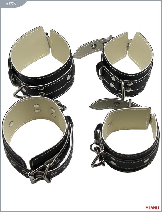 Набор чёрных кожаных БДСМ-аксессуаров: наручники, наножники, ошейник с поводком, кляп 