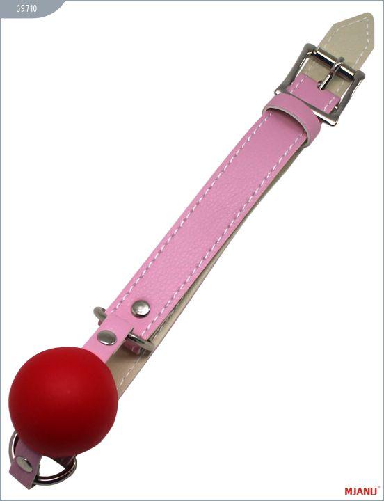 Красный пластиковый кляп-шар с фиксацией розовыми ремешками от Intimcat