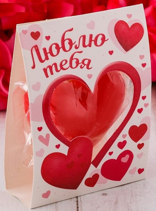 Красная романтичная свеча-сердце  Люблю - воск