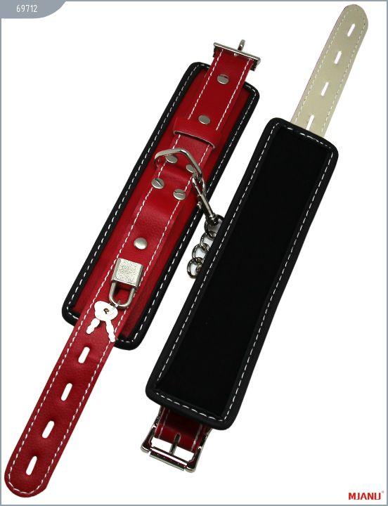 Чёрно-красные наручники на мягкой подкладке с фиксацией от Intimcat