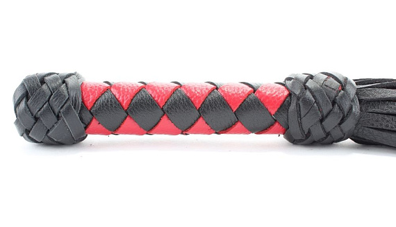 Черно-красная плеть с плетеной ручкой с ромбовидным узором - 45 см. от Intimcat