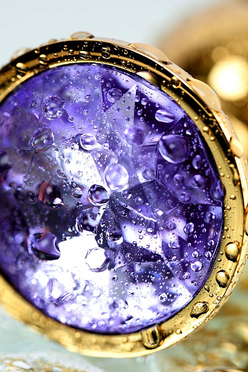 Золотистая коническая анальная пробка с фиолетовым кристаллом - 7 см. - фото 10