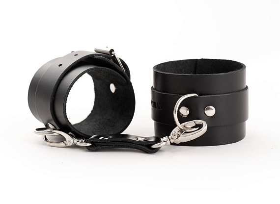 Черные кожаные наручники со сцепкой от Intimcat