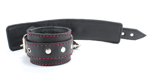 Черные наручники из натуральной кожи с красной строчкой от Intimcat