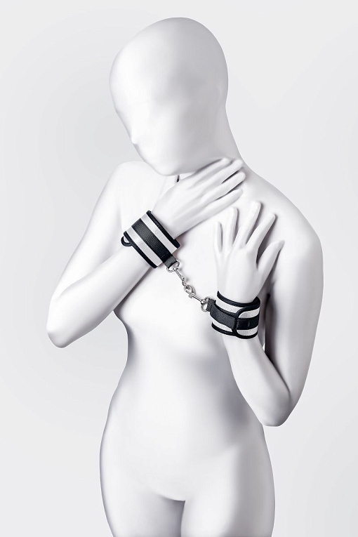 Серебристо-черные наручники Anonymo от Intimcat