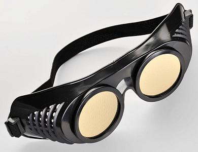Чёрная латексная маска  Крюгер  с золотистыми окошками
