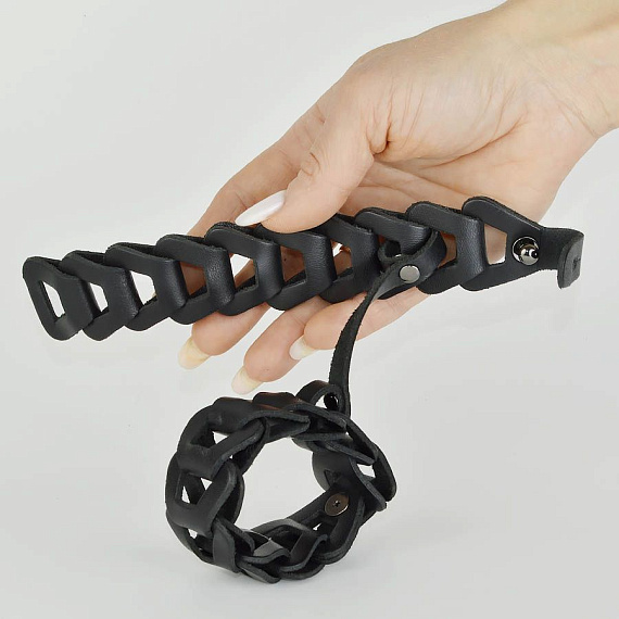 Черные кожаные наручники  Клеопатра от Intimcat