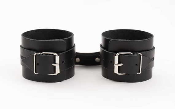 Черные кожаные наручники со сцепкой - натуральная кожа