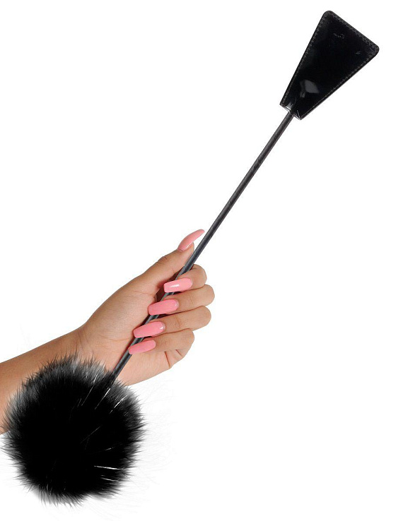 Черный стек Feather Crop с пуховкой на конце - 53,3 см. от Intimcat