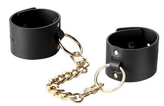 Черные наручники Wide Cuffs на цепочке - искусственная кожа
