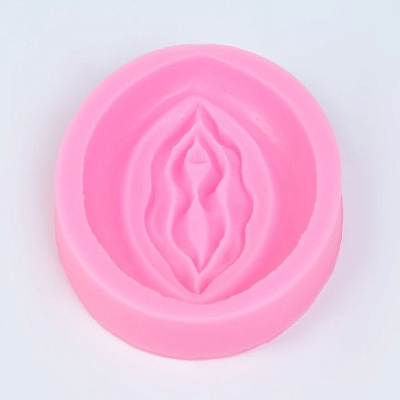 Розовая силиконовая форма в виде вульвы от Intimcat