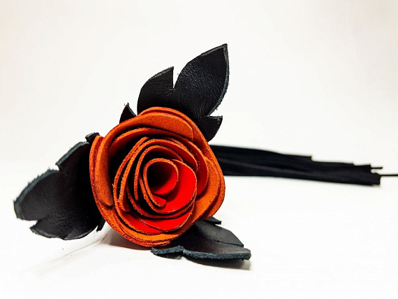 Черная замшевая плеть с красной лаковой розой в рукояти - 40 см. от Intimcat