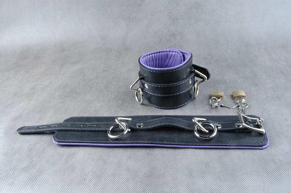 Кожаные подвёрнутые наручники с фиолетовой подкладкой - натуральная кожа