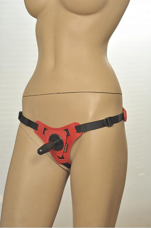 Красно-черные трусики с плугом Kanikule Strap-on Harness Anatomic Thong - неопрен