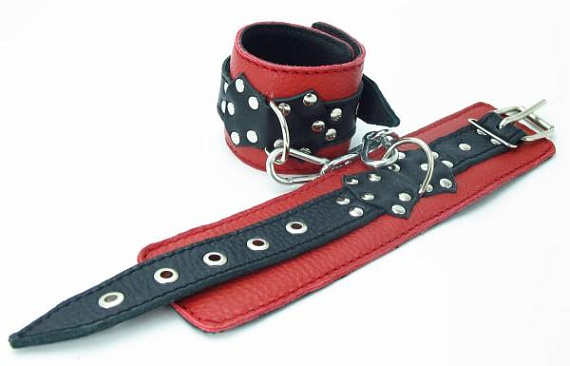 Красные наручники с чёрными проклёпанными ремешками с пряжкой - натуральная кожа