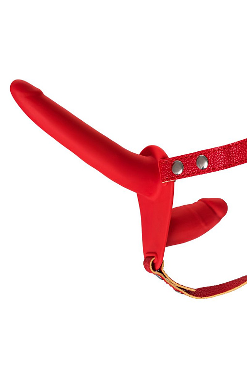 Красный страпон на ремнях с вагинальной пробкой - 15 см. ToyFa