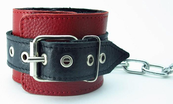 Красно-черные наручники c меховой подкладкой от Intimcat
