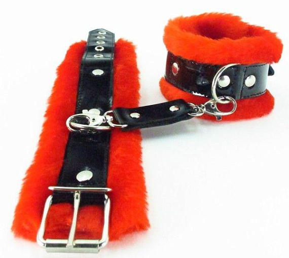 Красные меховые наручники с ремешками из лакированной кожи - искусственный мех