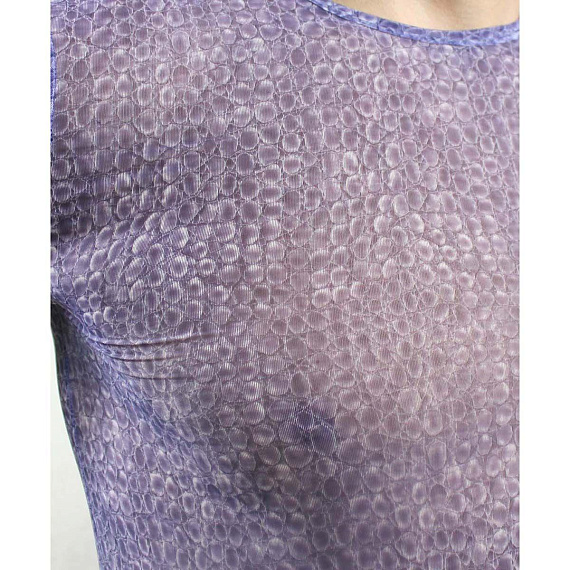 Фиолетовая облегающая футболка с рисунком-ячейками - 90% полиэстер,10% эластан