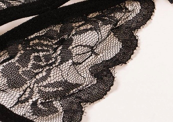 Черный эротический набор кружевного белья с бантиками - фото 6