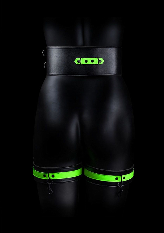 Набор для бондажа Thigh Cuffs with Belt and Handcuffs - размер L-XL - искусственная кожа, металл