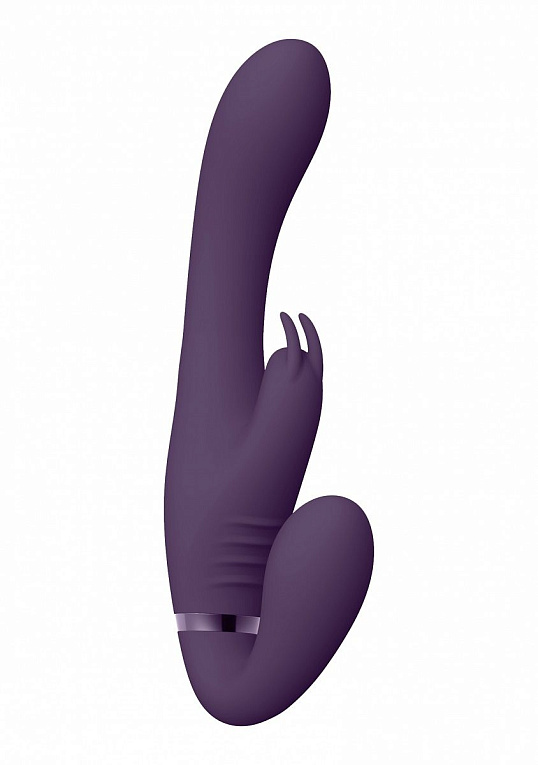 Фиолетовый безремневой вибрострапон Suki со стимулятором клитора - 22 см. - анодированный пластик, силикон