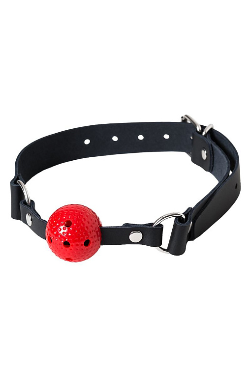 Красный кляп-шарик на черном регулируемом ремешке - анодированный пластик (ABS)