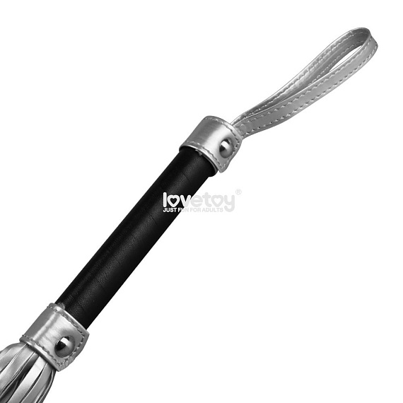 Серебристая плетка Struggle My Flogger с черной ручкой - 45 см. Lovetoy