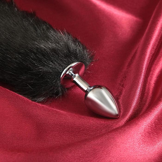 Серебристая анальная втулка с черным хвостиком от Intimcat