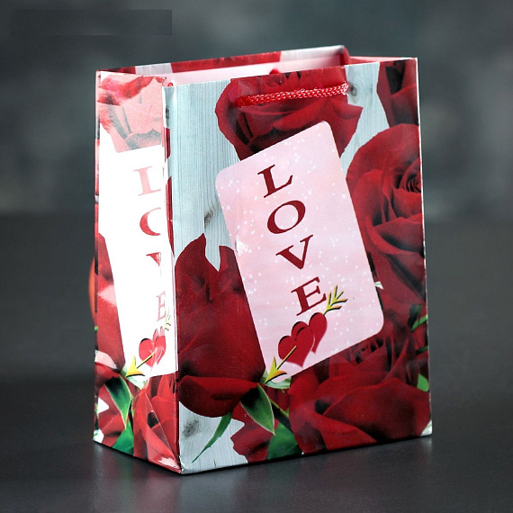 Пакет  Love  с розами - 15 х 12 см.