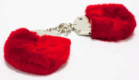 Меховые красные наручники Original Furry Cuffs Pipedream