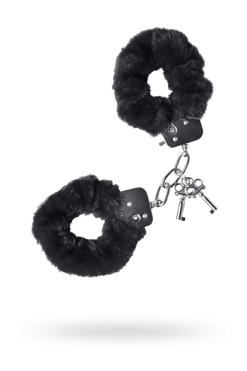 Черные меховые наручники с металлическим крепежом от Intimcat