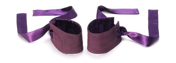 Фиолетовые шелковые наручники Etherea - тканевая основа