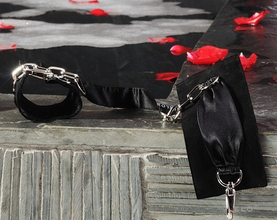 Черные шелковые наручники с цепочкой Sutra (LELO) Lelo