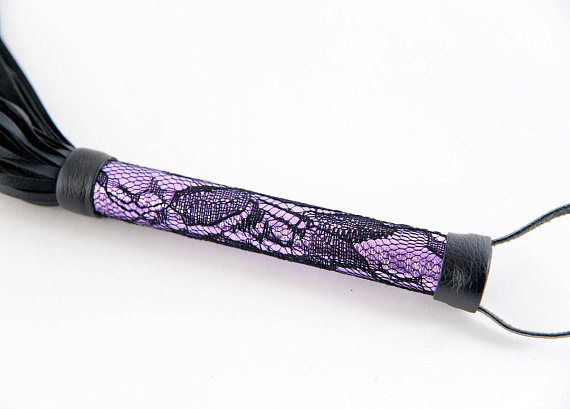 Пурпурный флоггер с кружевной ручкой - 100% хлопок