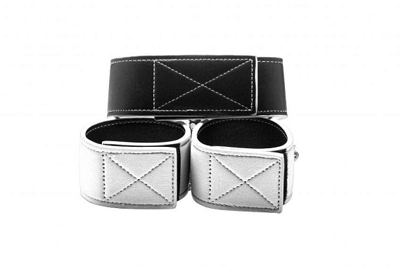 Чёрно-белый двусторонний ошейник с наручниками Reversible Collar and Wrist Cuffs - 