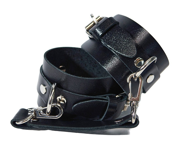 Черные кожаные наручники с соединением на карабинах - фото 5
