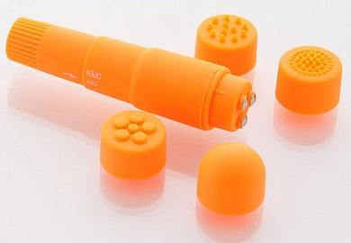 Компактный оранжевый вибромассажер  с 4 насадками