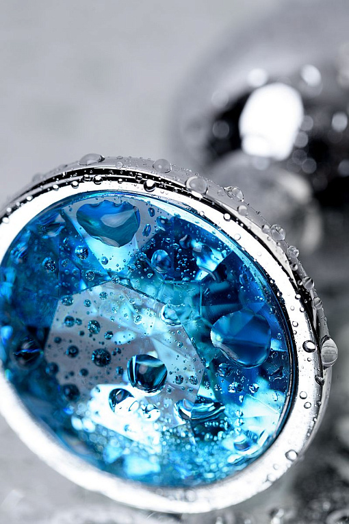 Серебристая конусовидная анальная пробка с голубым кристаллом - 7 см. - фото 10
