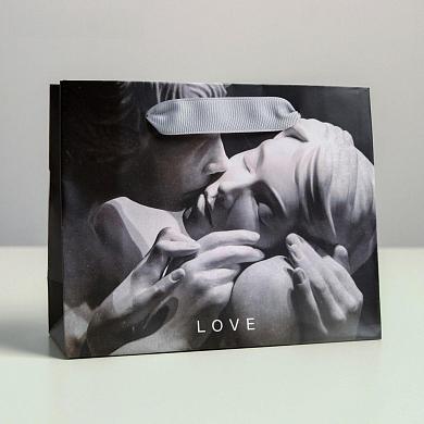 Маленький бумажный пакет LOVE - 15 х 12 см.