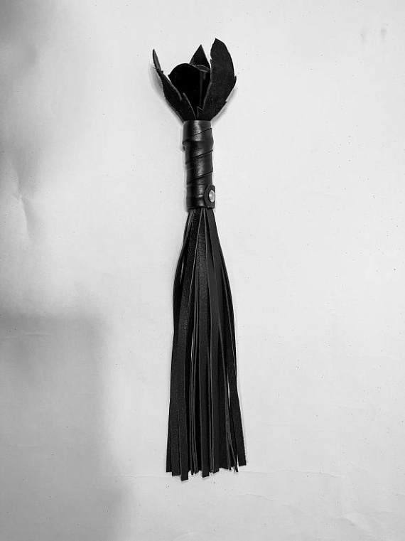 Черная кожаная плеть с лаковой розой в рукояти - 40 см. от Intimcat