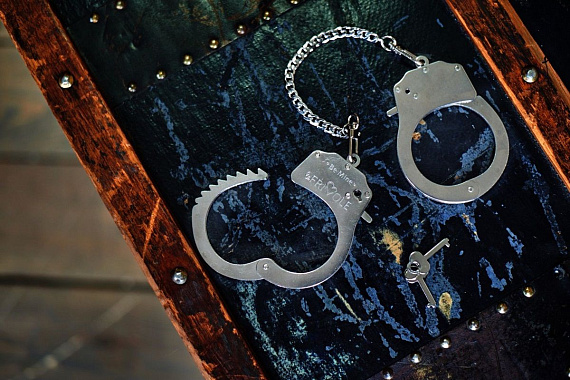 Металлические наручники Be Mine с парой ключей Le Frivole