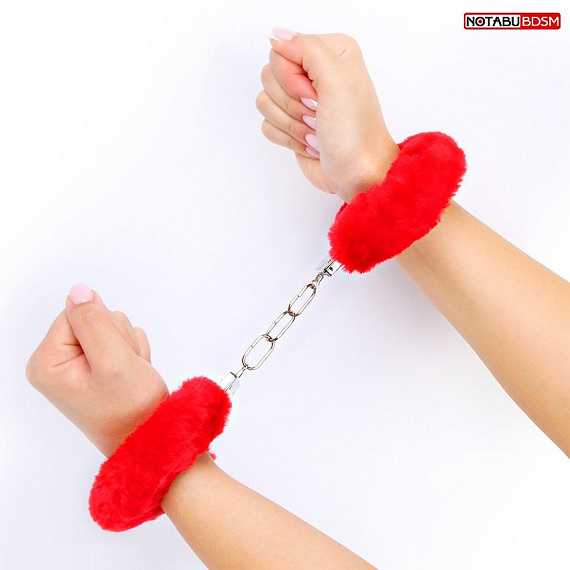 Красные меховые наручники на сцепке с ключиками Bior toys