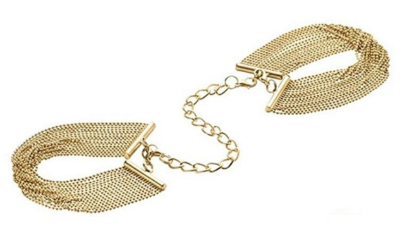 Золотистые браслеты-наручники с цепочкой MAGNIFIQUE - металл